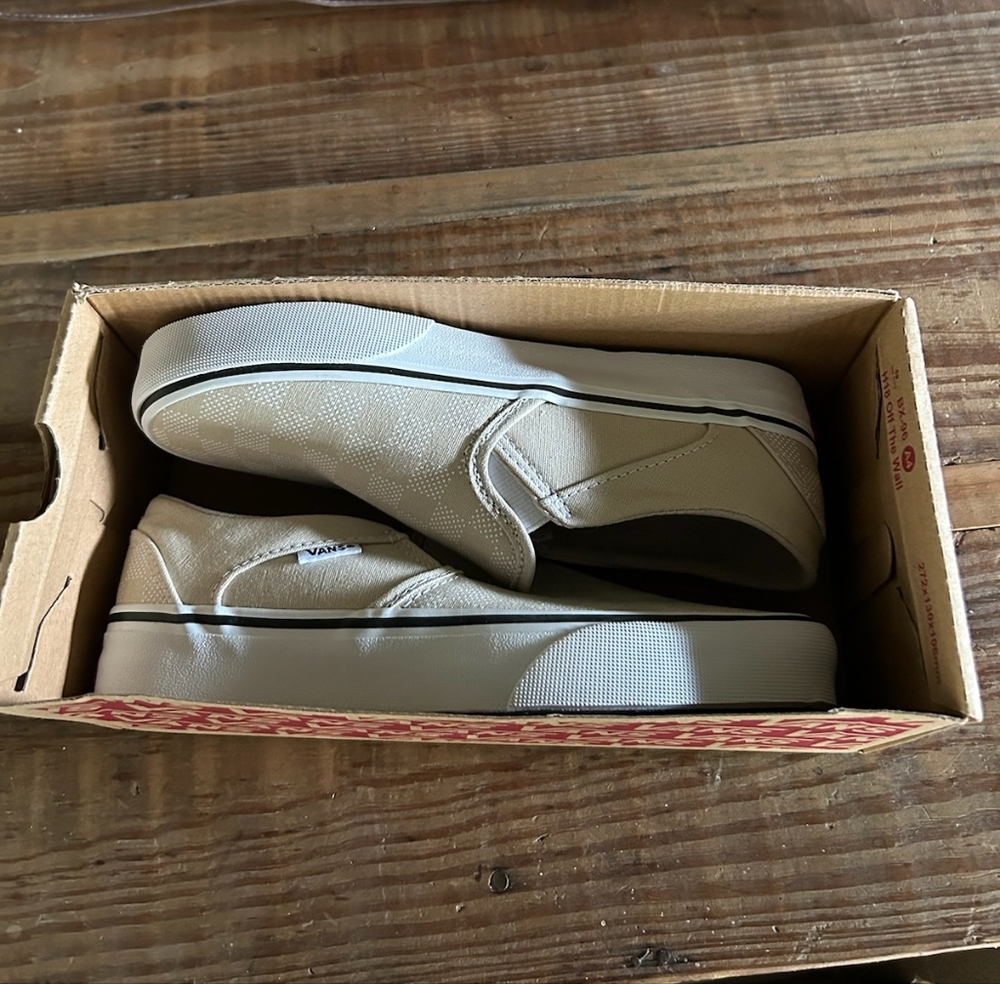 VANS WMN's Checkerboard Dot Shoes!